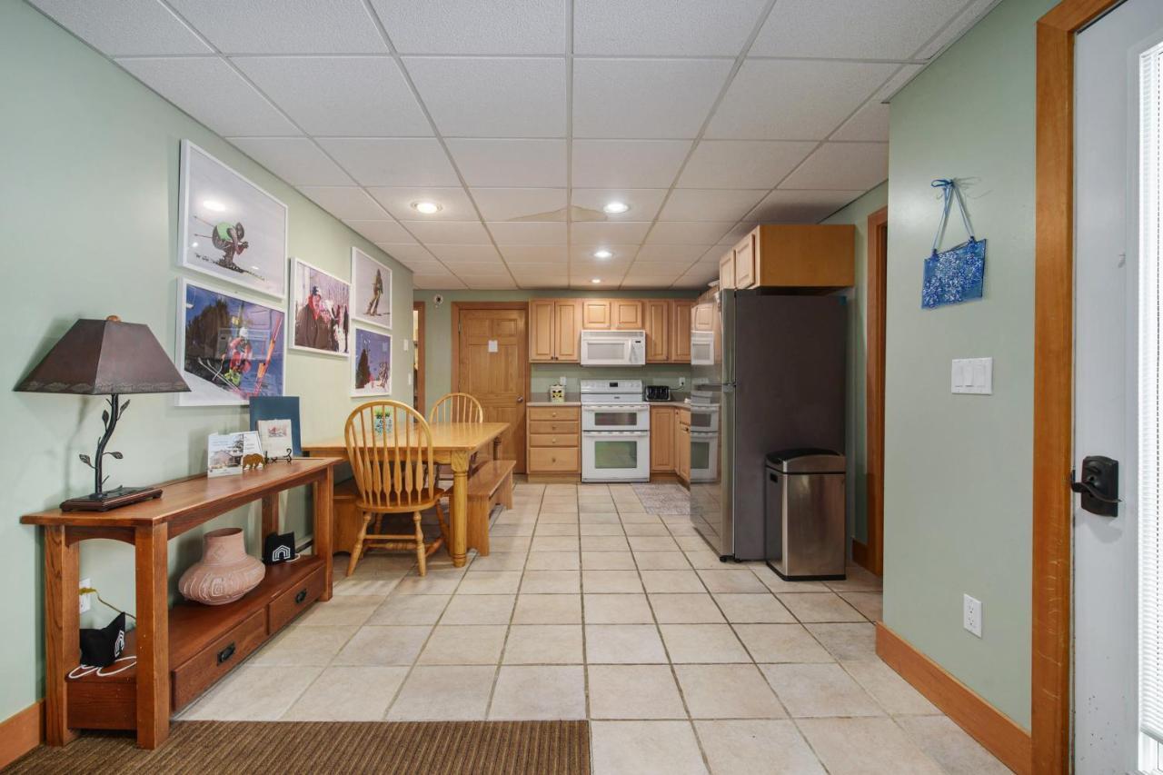الشقق الفندقية Boyne Fallsفي  Boyne Mountain Getaway, Unit B المظهر الخارجي الصورة